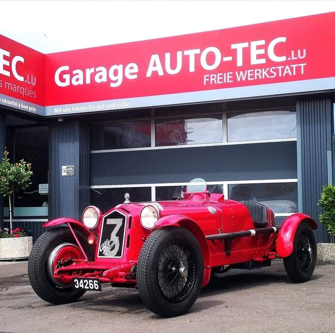 Alfa Romeo 8C devant le Garage Auto-Tec